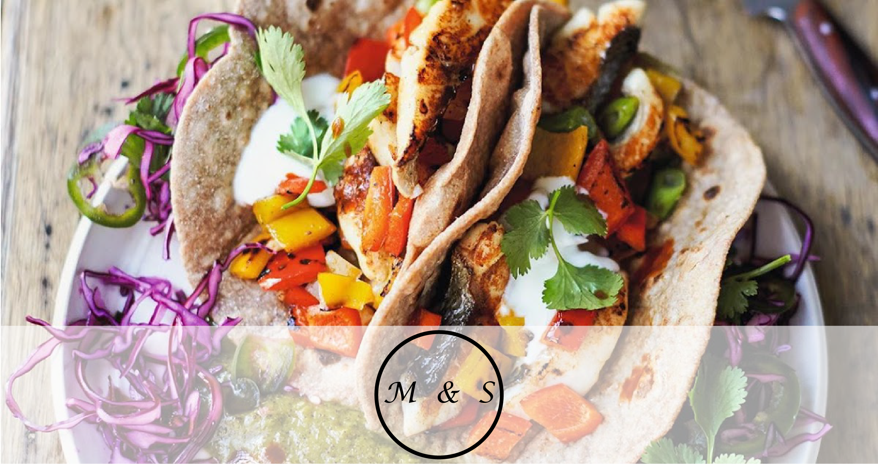 Plat phare 3 Tacos au poisson, accompagné d'une salsa à l'ananas et de la crème aigre épicée